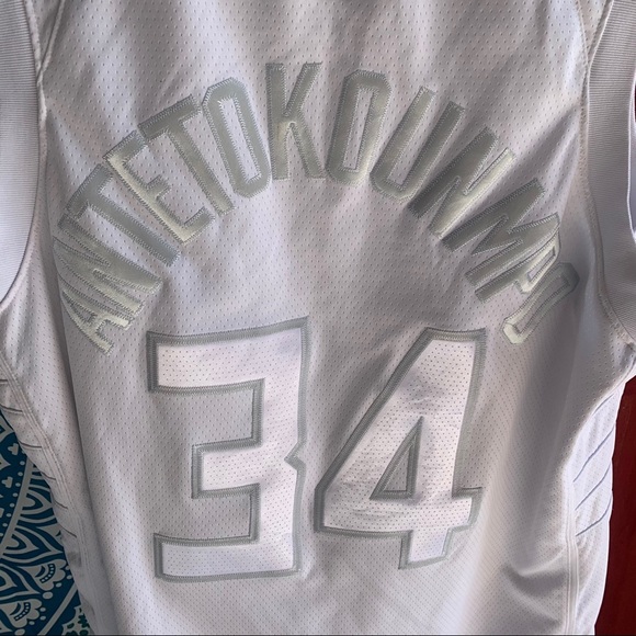 Giannis Antetokounmpo Milwaukee Bucks NIKE jersey - Picture 8 of 10